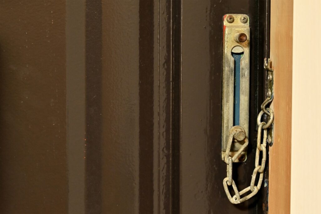 【いわき リペア・補修】交換せずに補修で費用削減｜いわきリペアナビ　玄関ドアの錆イメージ画像