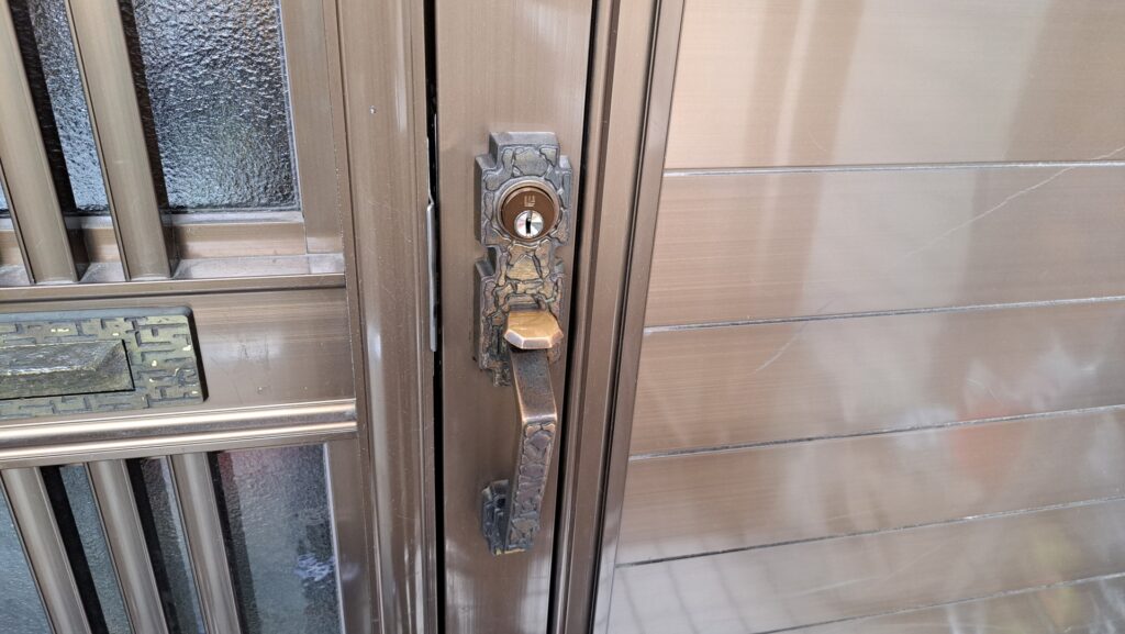 【いわき リペア・補修】交換せずに補修で費用削減｜いわきリペアナビ　玄関ドアイメージ画像