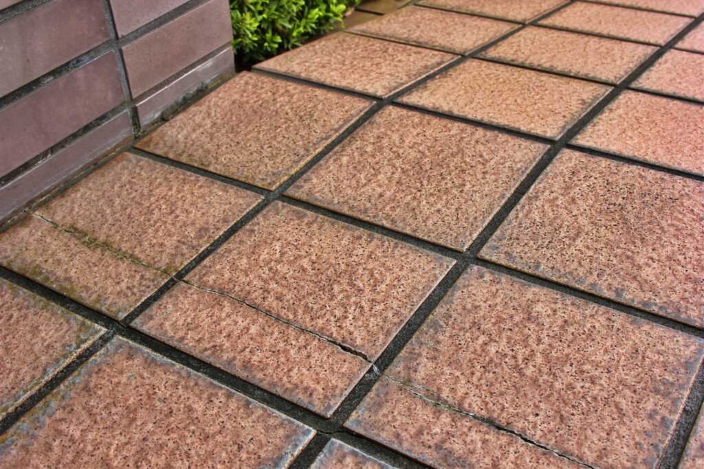 【いわき リペア・補修】交換せずに補修で費用削減｜いわきリペアナビ　石材の欠けイメージ画像